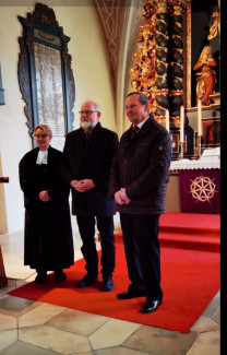 Ernennung von Herrn Hans Meyer (rechts im Bild) zum Ehrenobmann des Uehlfelder Posaunenchores