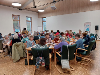 Impressionen vom Frauenfrühstück am 6. 11. im Bürgersaal in Uehlfeld