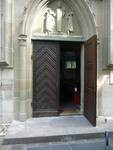 offene Kirchentüre der St. Jakobuskirche in Uehlfeld