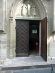 offene Kirchentüre der St. Jakobuskirche in Uehlfeld