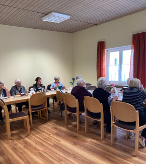 Jeden dritten Donnerstag im Monat trifft sich unser Seniorenkreis in fröhlicher, geselliger Runde.